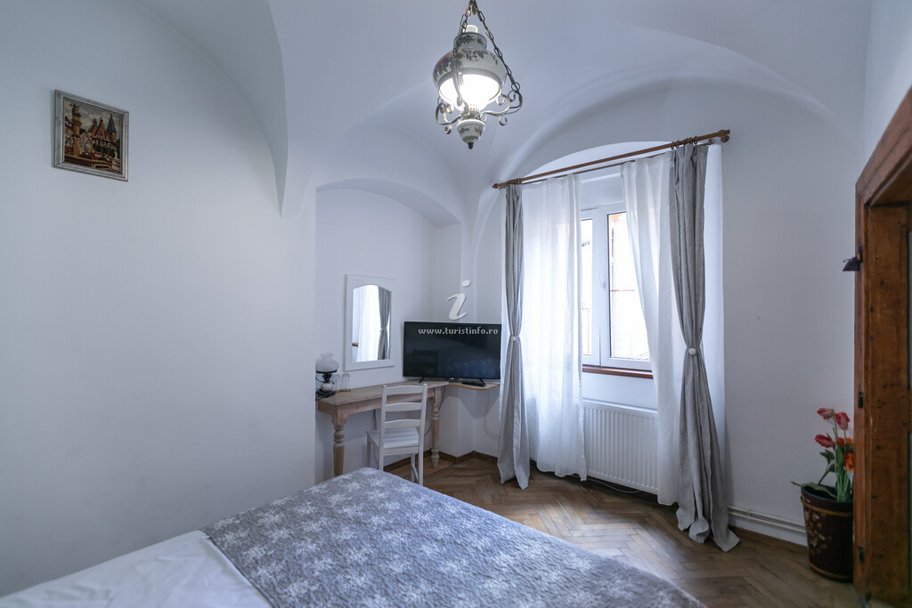 Apartament 4 Rooms Piața Sfatului