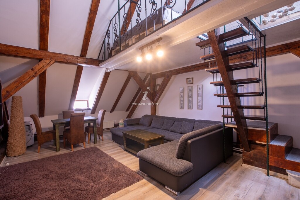 Apartament 4 Rooms Piața Sfatului