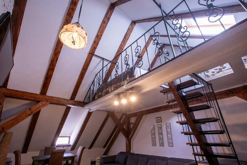 Apartament 4 Rooms Piața Sfatului