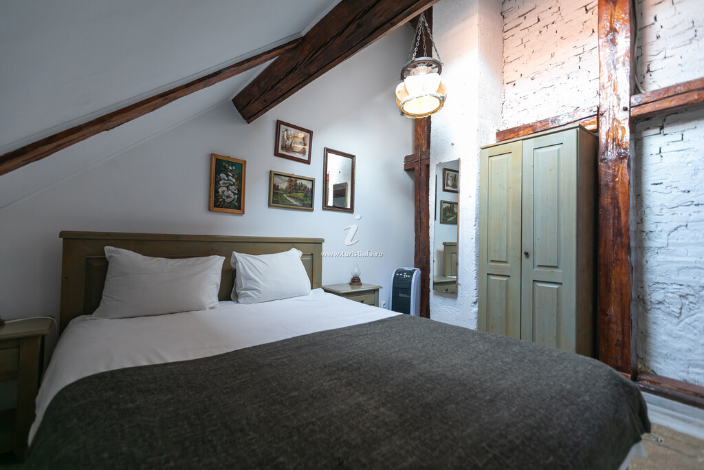Apartament 4 Rooms Piața Sfatului