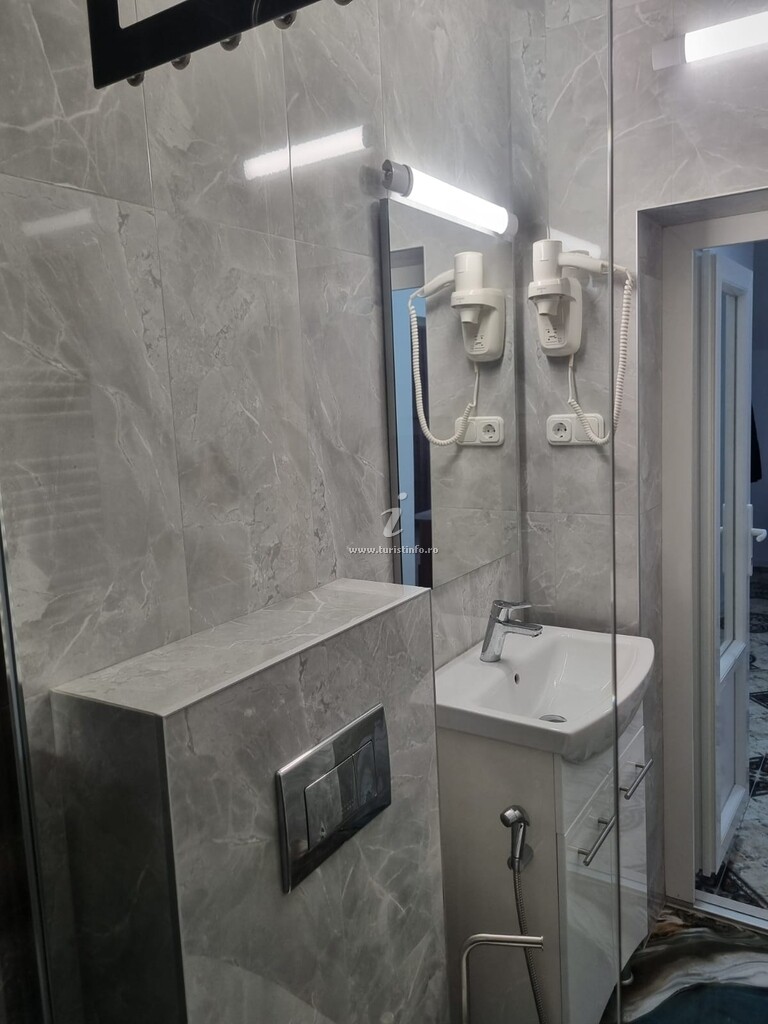 Camere de închiriat Unilux