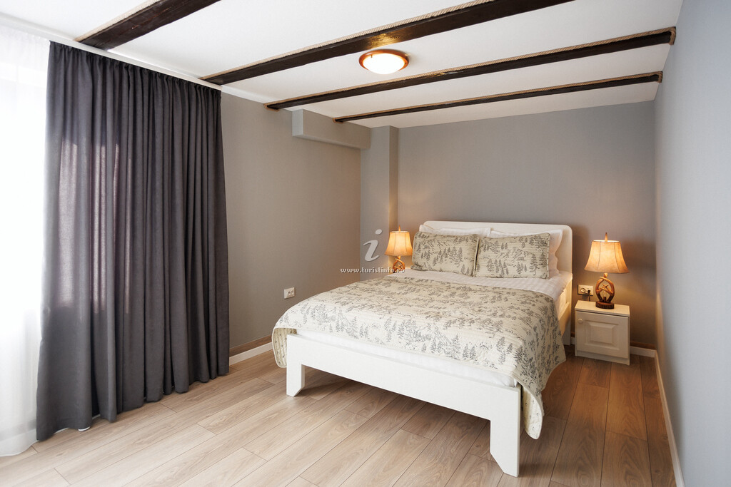 Pensiunea Valmont Lodge
