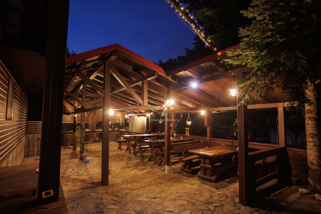 Pensiunea Valmont Lodge