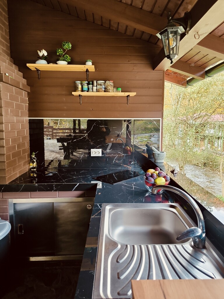 Pensiunea Valmont Lodge
