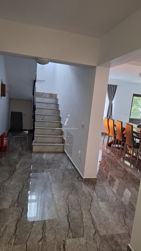 Casa cu Brazi