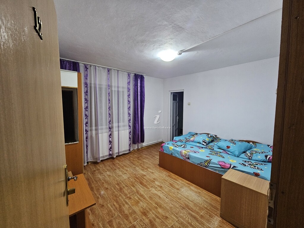 Camere de închiriat La Petrișor