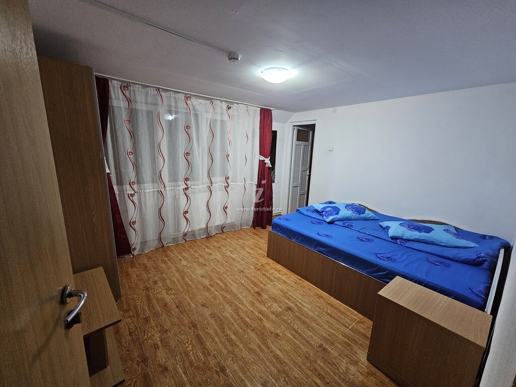 Camere de închiriat La Petrișor