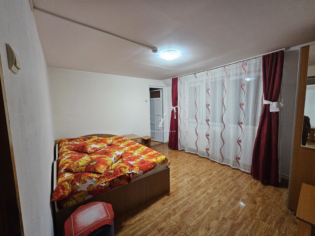 Camere de închiriat La Petrișor