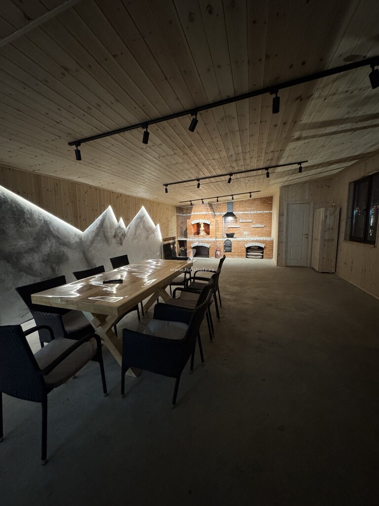 Cabana Hilltop Chalet