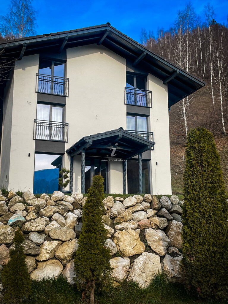 Pensiunea Forest House