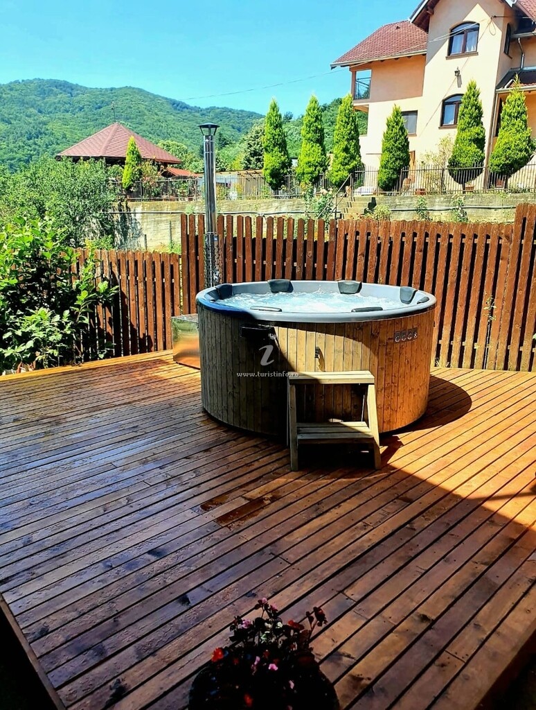 Vila Ostrov Căciulata