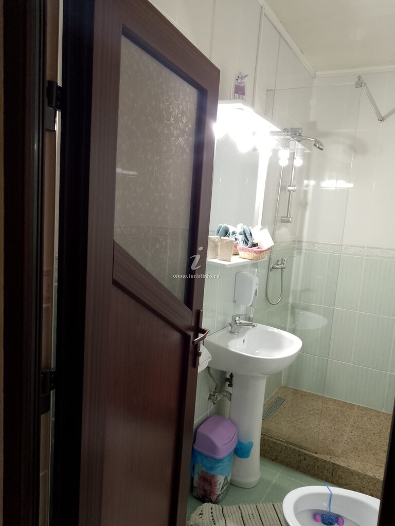 Camere de închiriat Casa Albert