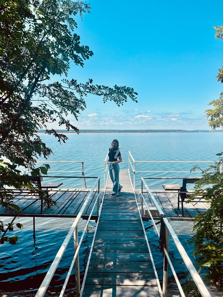 Breeze By The Lake