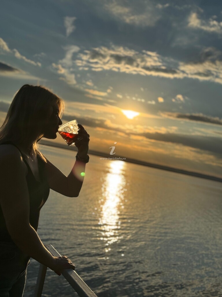 Breeze By The Lake