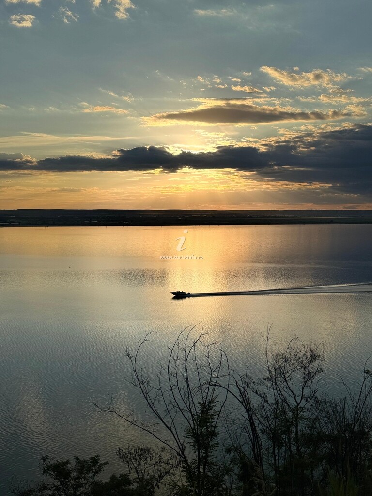 Breeze By The Lake