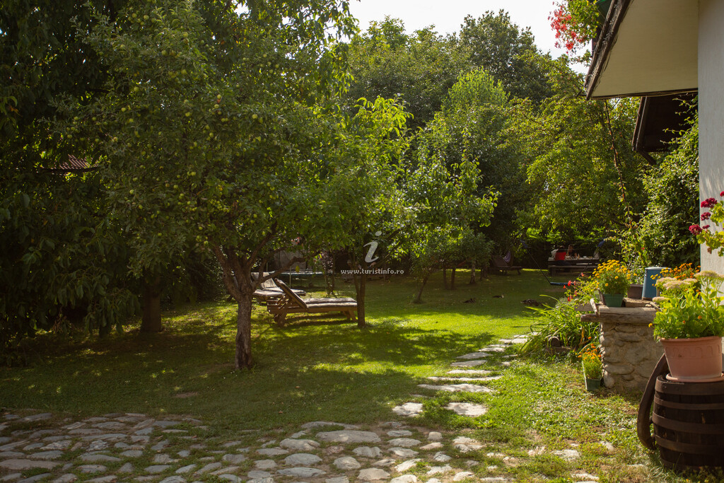 Pensiunea Casa Moşului