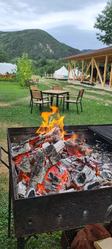 Glamping Arca Rafting Camp