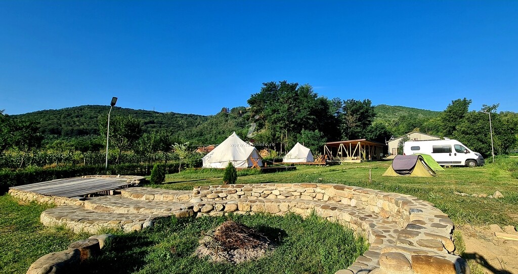 Glamping Arca Rafting Camp