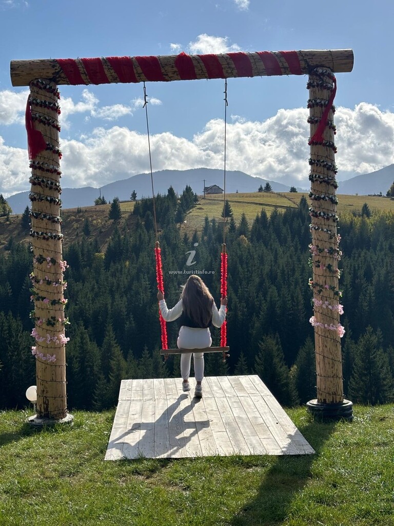 Tihuța Village