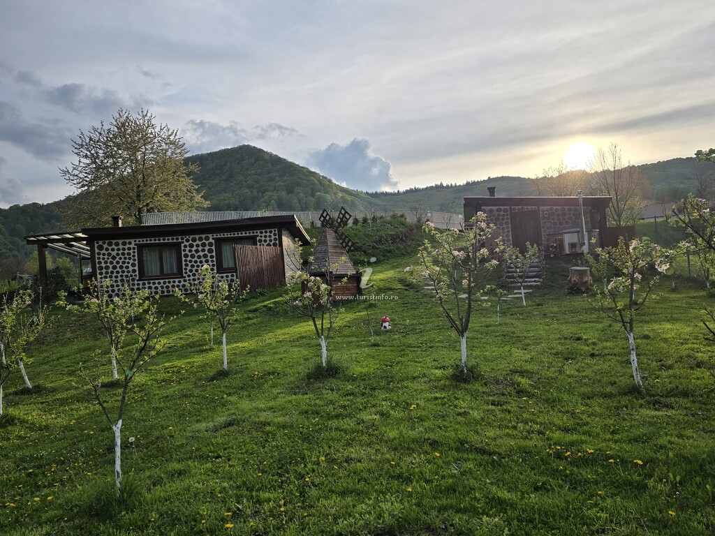 Căsuța Velvet House