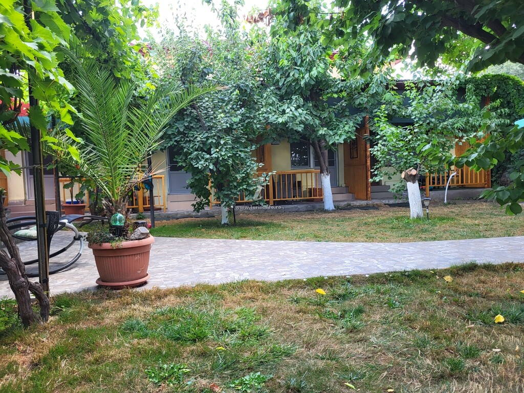 Camere de închiriat La Uta