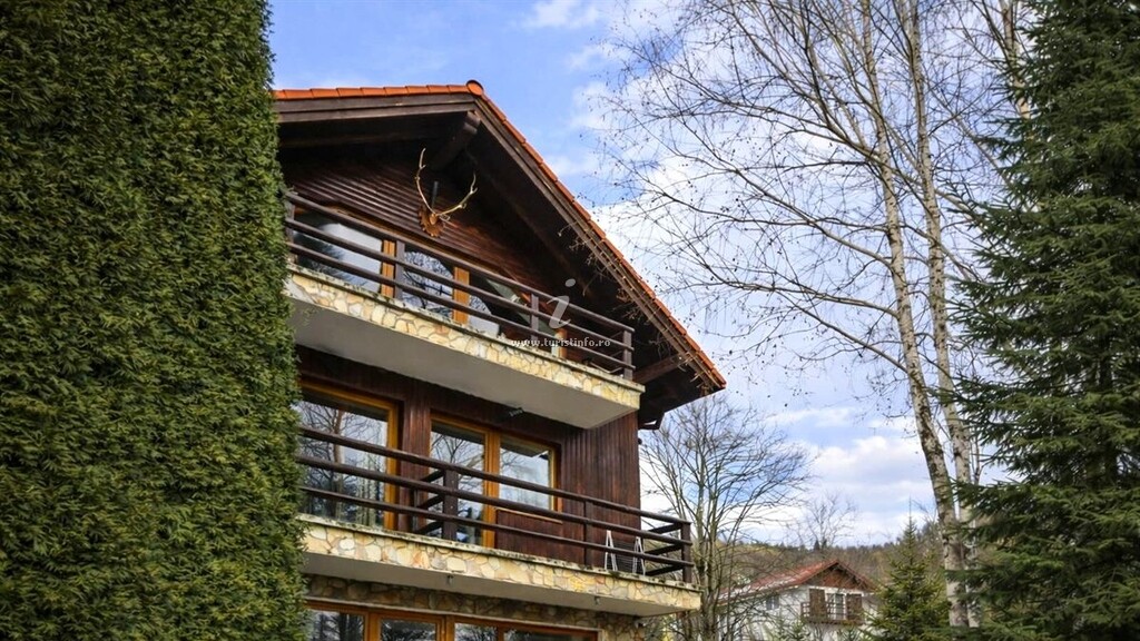Iris Chalet