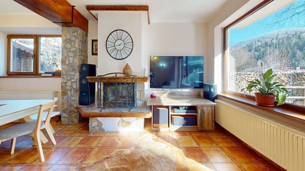 Iris Chalet