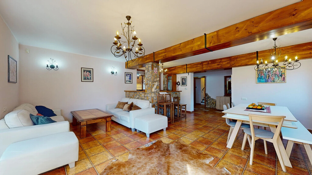 Iris Chalet