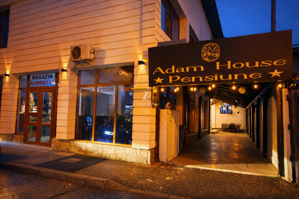 Pensiunea Adam House