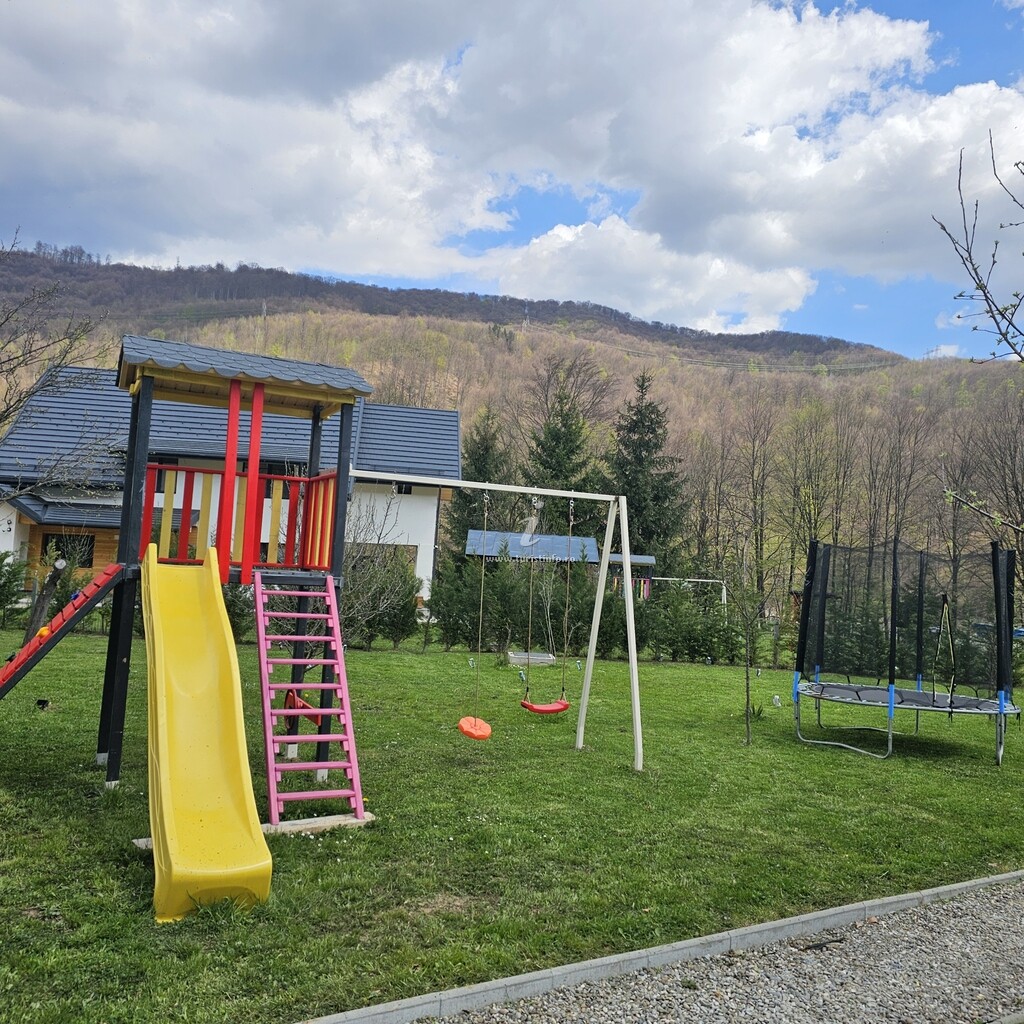 Casa de lângă Lac 2