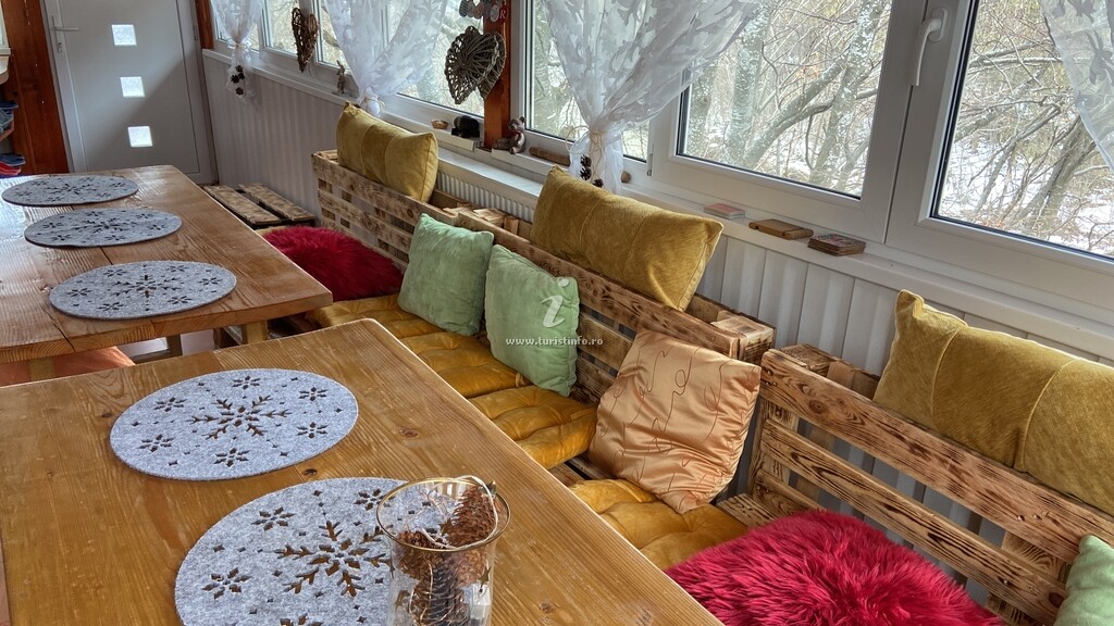 Camere de închiriat Casa cu Brazi