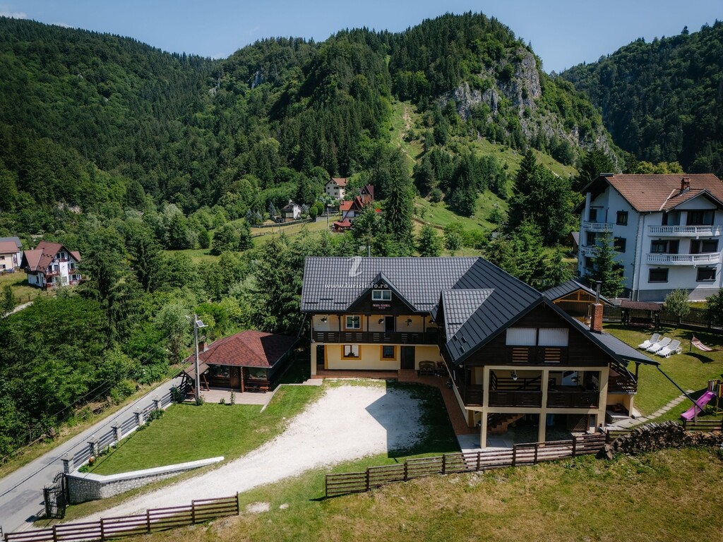 Casa Larisa