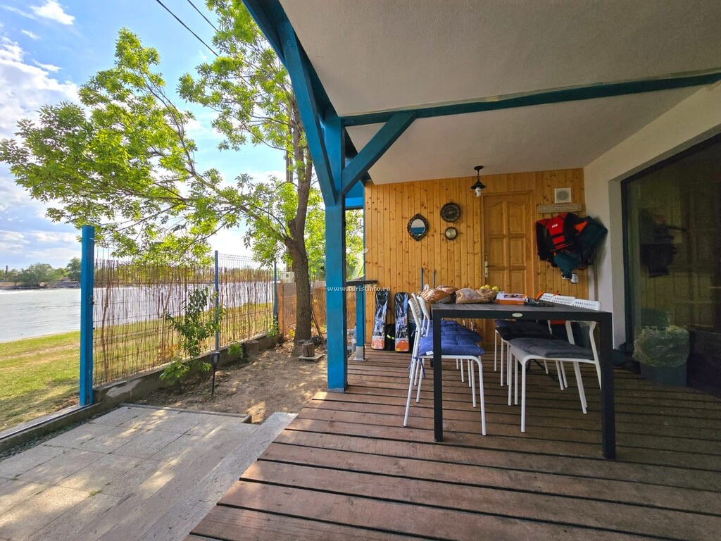 Casa de vacanță la Partizani