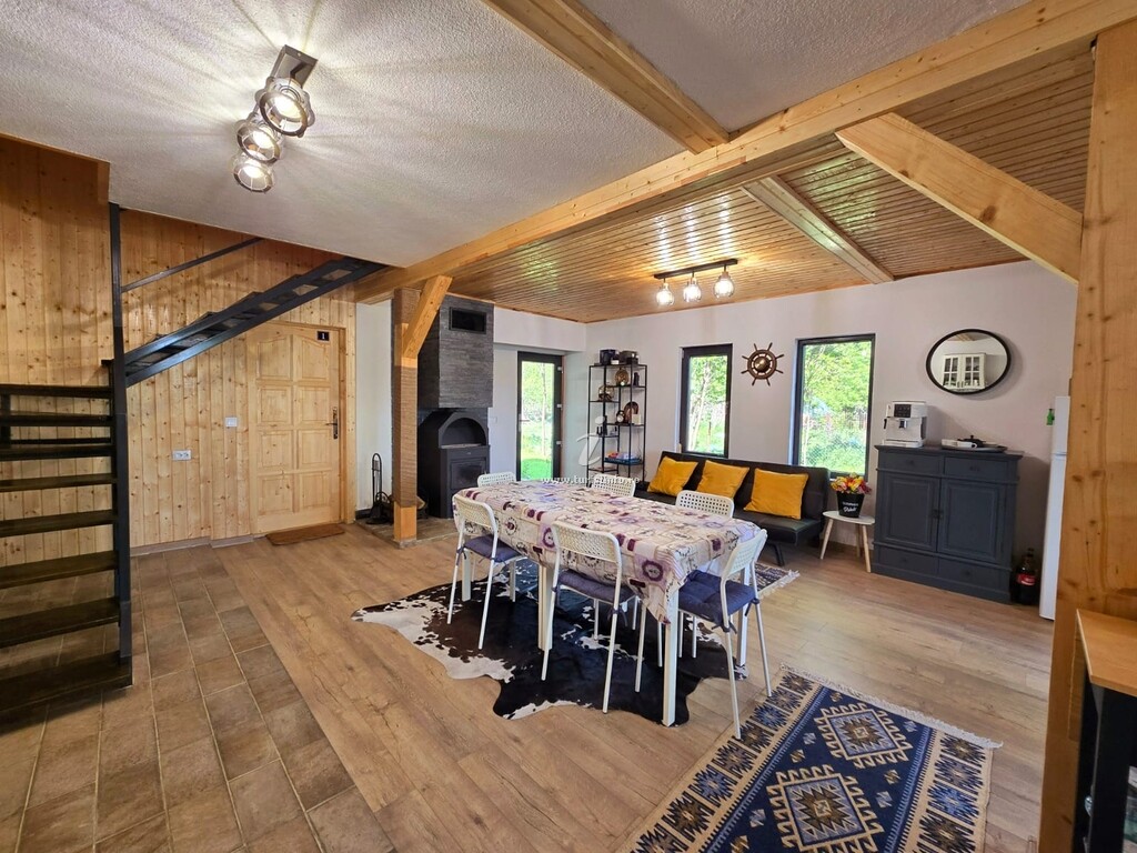 Casa de vacanță la Partizani