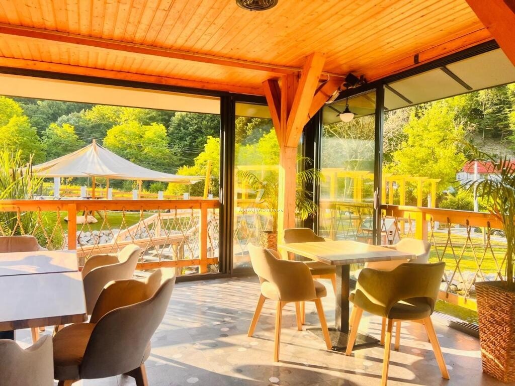 Ecvestria Chalet