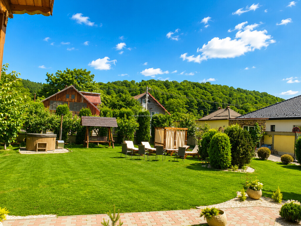 Vila Emerald Residence