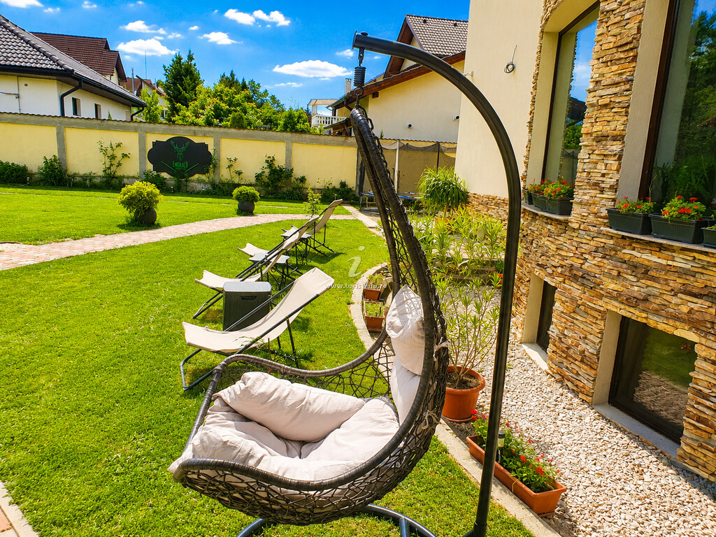 Vila Emerald Residence
