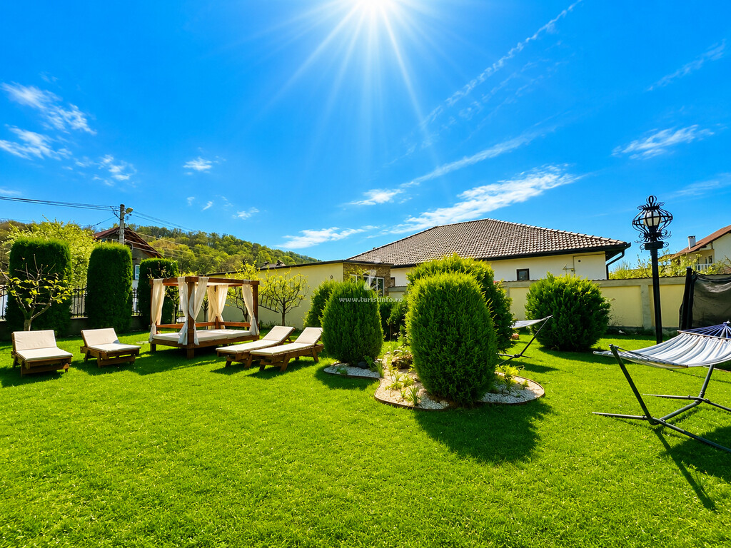 Vila Emerald Residence