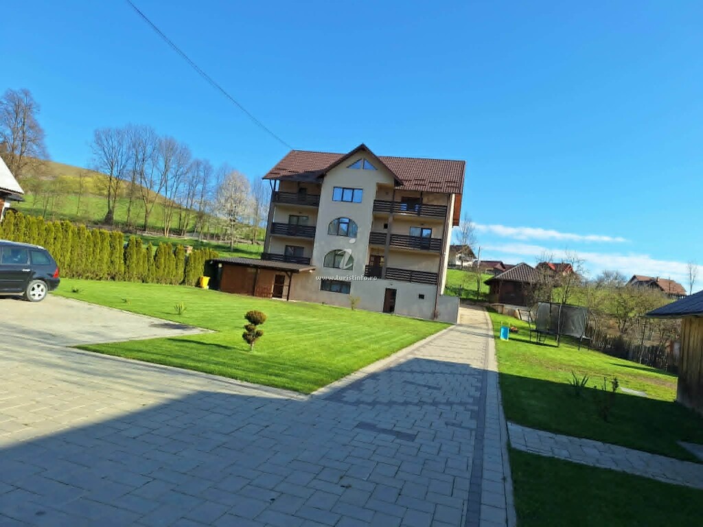 Camere de închiriat La Bucovina