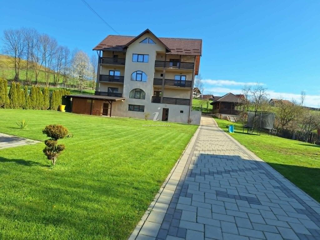Camere de închiriat La Bucovina