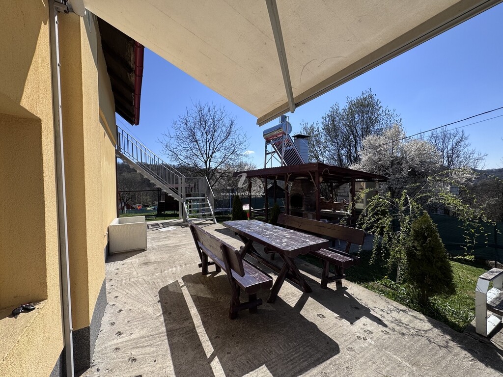 Pensiunea Valea Veverițelor