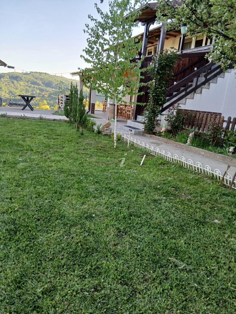 Camere de închiriat Căsuța Trandafirilor