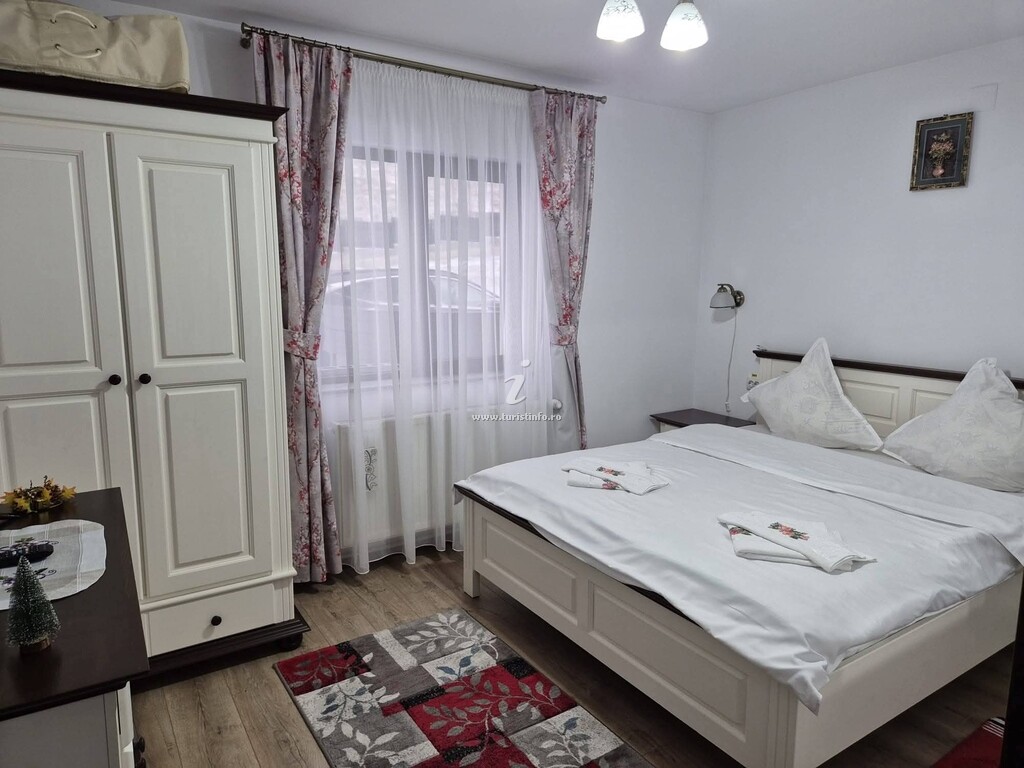 Pensiunea Colț de Rai