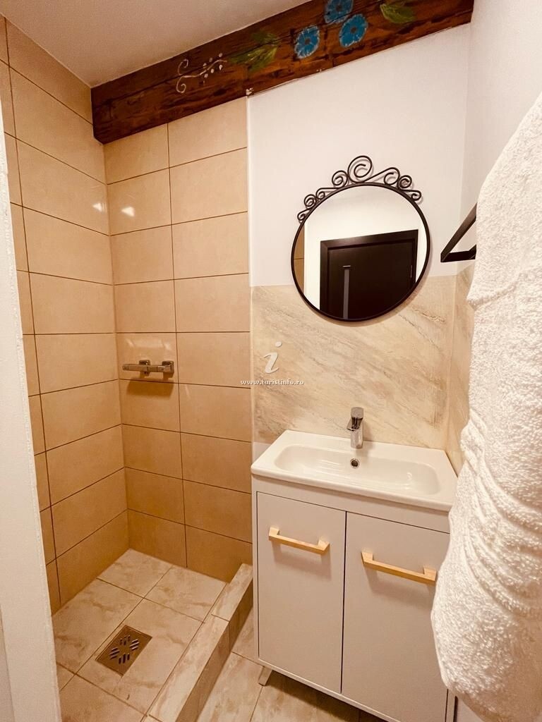 Cabana Vânătorului 8