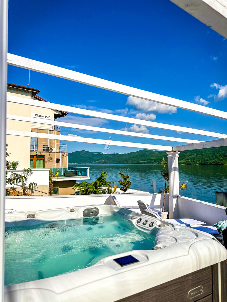 Pensiunea Riviera 990