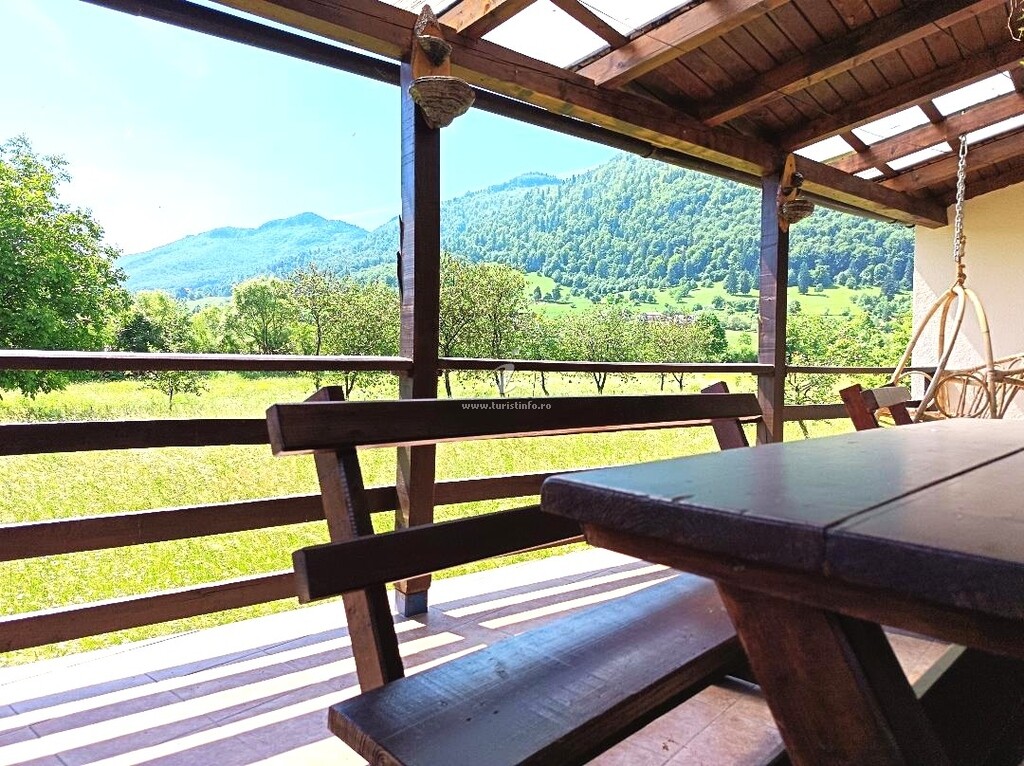 Camere de închiriat Casa Doi Crai