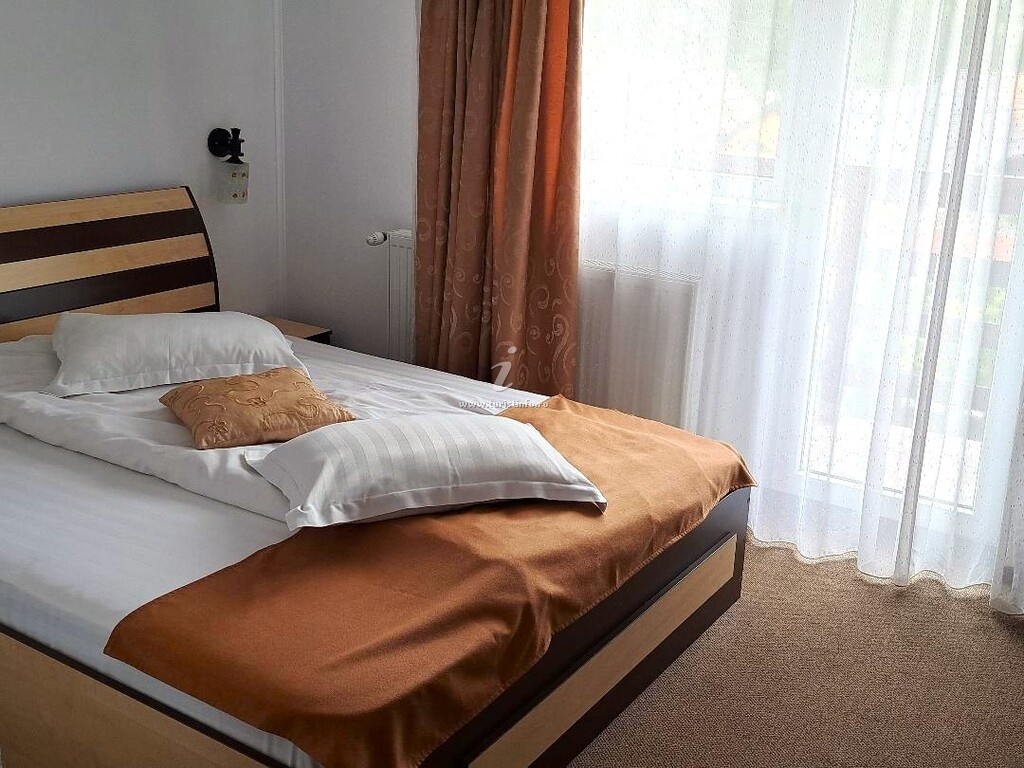 Camere de închiriat Casa Doi Crai
