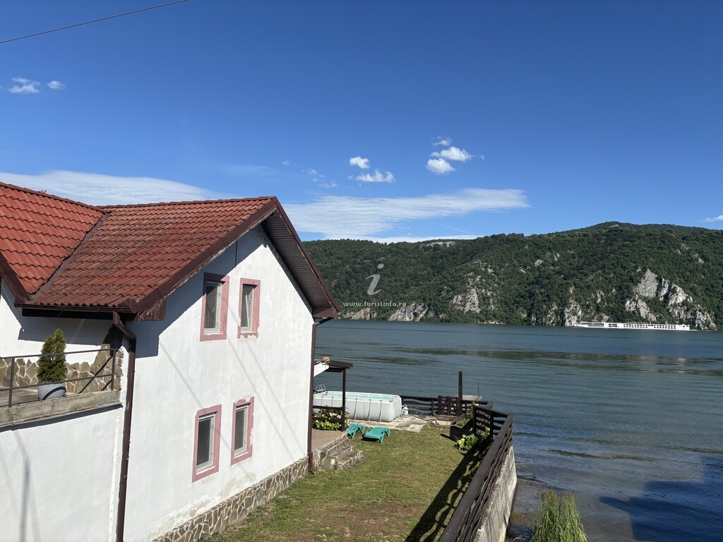 Casa de vacanță Albă