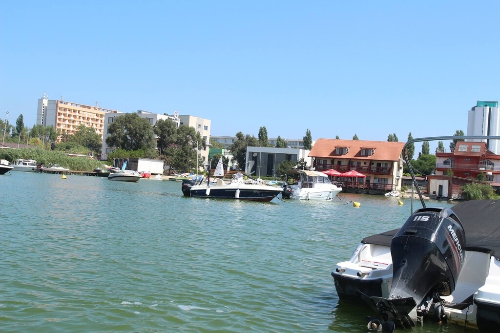 Camere de închiriat Baza Nautică Pinguin