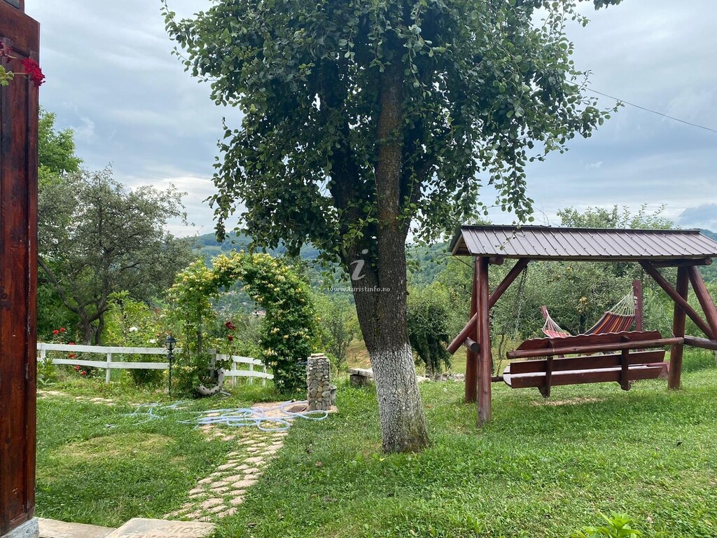 Camere de închiriat Căsuța Trandafirilor